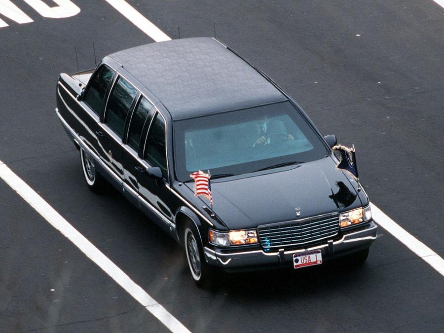  Cadillac Fleetwood Brougham Presidential 1993 года  (фото 5 из 6)
